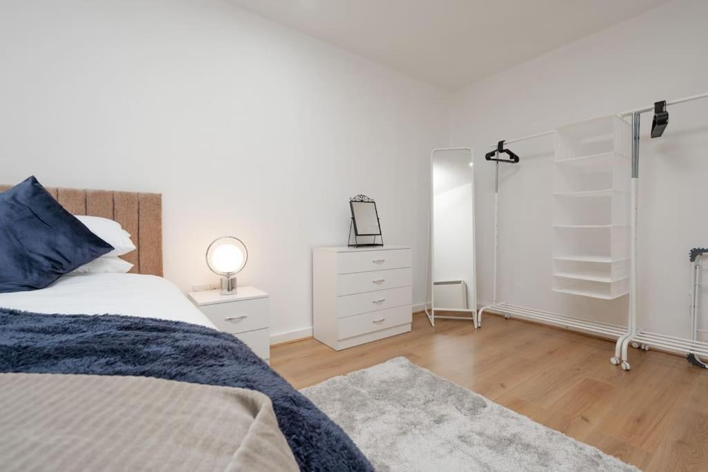 Apartment Spacious 2 Bedroom - Centre *