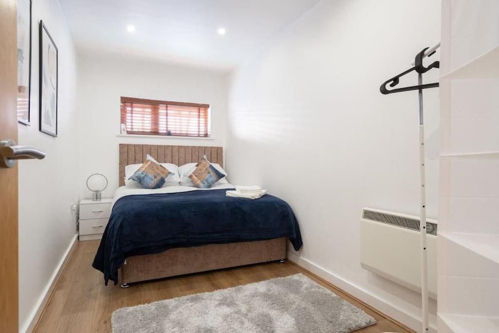 Spacious 2 Bedroom - Centre *