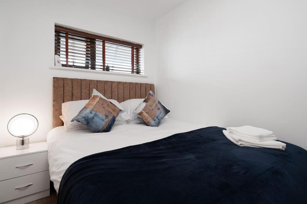 Spacious 2 Bedroom - Centre
