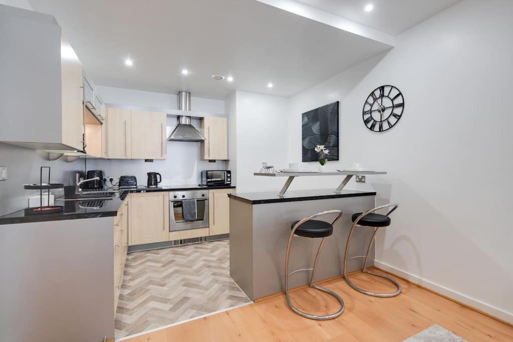 Spacious 2 Bedroom - Centre