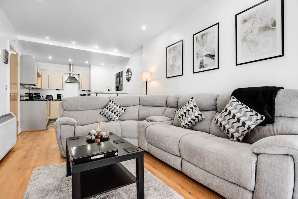 Spacious 2 Bedroom - Centre * Liverpool